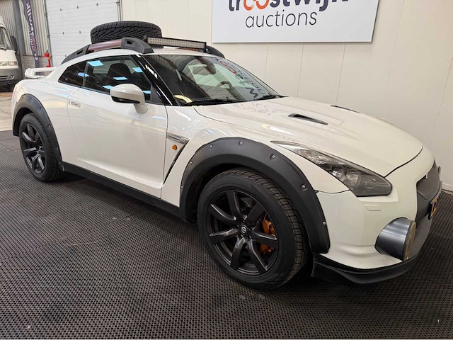 Nissan - gt-r - 3.8 v6 - personenauto - 2010 - afbeelding 10 van  10