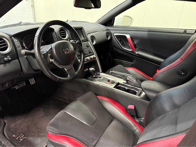 Nissan - gt-r - 3.8 v6 - personenauto - 2010 - afbeelding 7 van  34