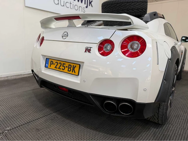 Nissan - gt-r - 3.8 v6 - personenauto - 2010 - afbeelding 2 van  34