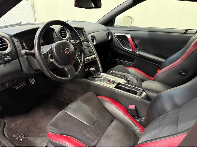 Nissan - gt-r - 3.8 v6 - personenauto - 2010 - afbeelding 7 van  34