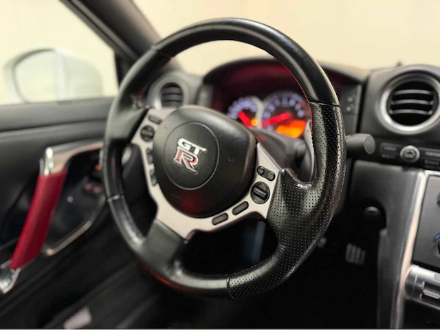 Nissan - gt-r - 3.8 v6 - personenauto - 2010 - afbeelding 13 van  34