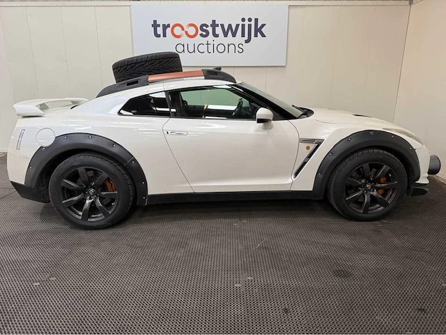 Nissan - gt-r - 3.8 v6 - personenauto - 2010 - afbeelding 33 van  34