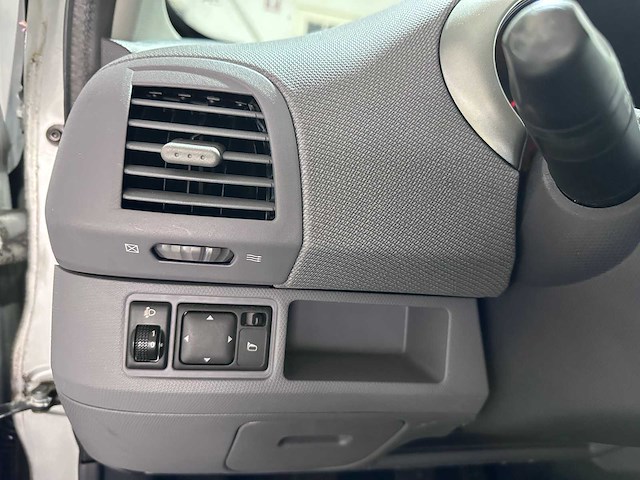 Nissan - micra - 1.2 tekna - 79-ls-xs- 2003 - afbeelding 3 van  19