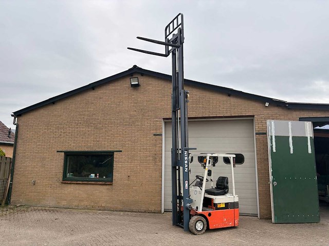 Nissan - n01l-13u - vorkheftruck - afbeelding 2 van  9