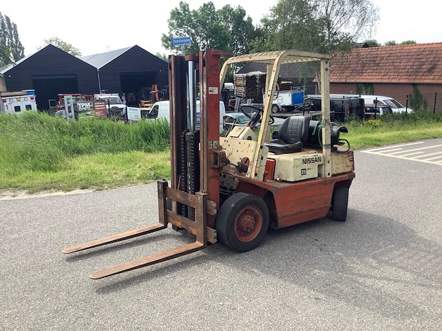 Nissan 25 vorkheftruck - afbeelding 1 van  8