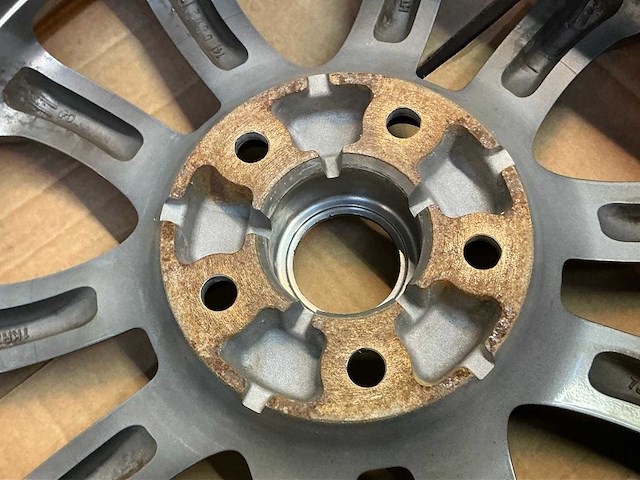 Nissan 7,0jx17 47mm velgenset - afbeelding 5 van  5