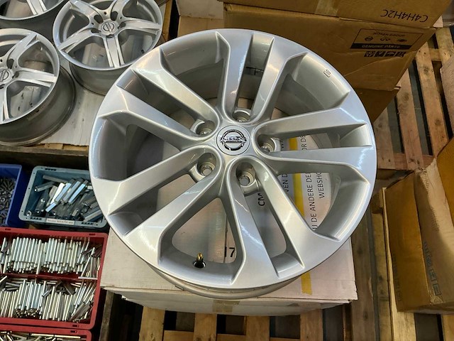 Nissan 7,0jx17 velgenset - afbeelding 1 van  4