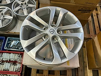 Nissan 7,0jx17 velgenset - afbeelding 1 van  4