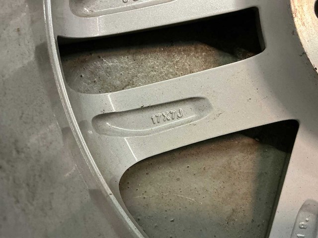 Nissan 7,0jx17 velgenset - afbeelding 3 van  4