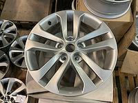 Nissan 7,0jx17h2 velgenset - afbeelding 1 van  4