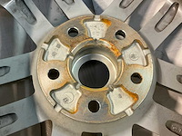 Nissan 7,0jx17h2 velgenset - afbeelding 3 van  4