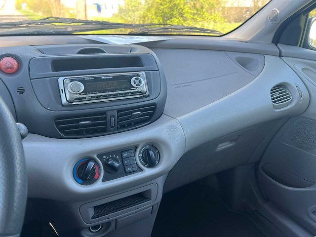 Nissan almera tino - 1.8 , 39-jh-bl - afbeelding 2 van  5