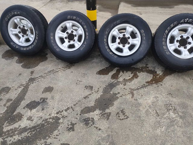 Nissan banden met velg (4x) - afbeelding 1 van  5