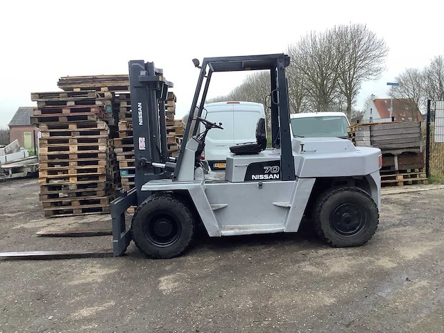 Nissan df70 vorkheftruck - afbeelding 2 van  7