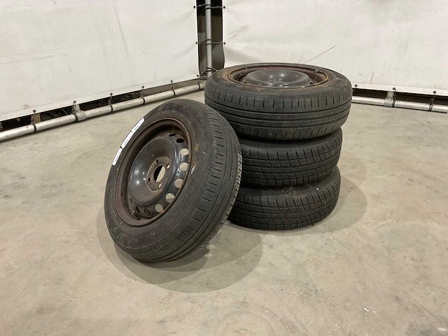 Nissan-honda - autoband (4x) - afbeelding 1 van  3