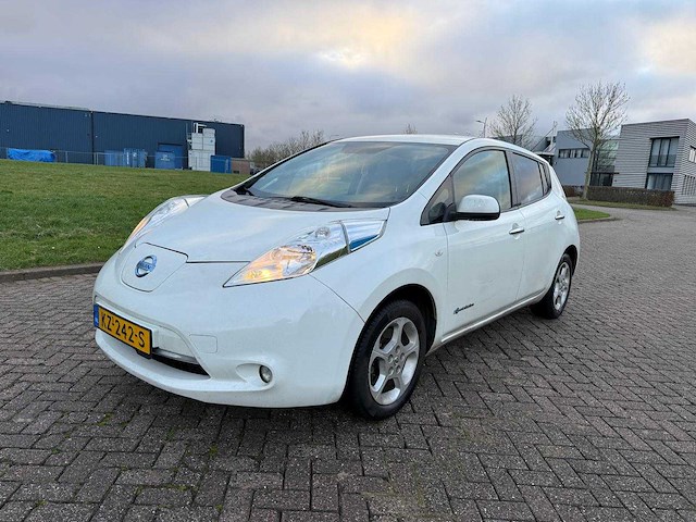 Nissan leaf acenta 30 kwh automaat, kz-242-s - afbeelding 1 van  17