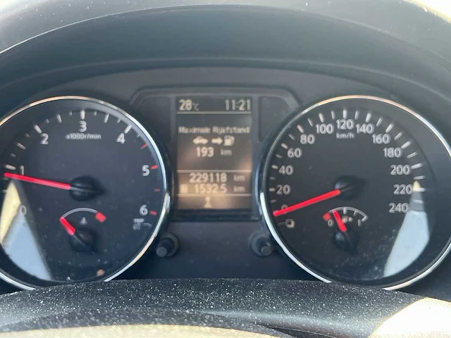 Nissan qashqai 1.5 dci visia | 73-tjb-2 - afbeelding 17 van  28