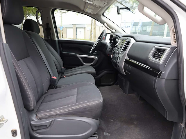 Nissan titan xd 5.6l v8 2017 automaat - afbeelding 13 van  24