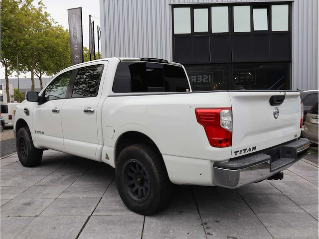 Nissan titan xd 5.6l v8 2017 automaat - afbeelding 18 van  24