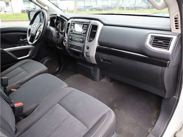 Nissan titan xd 5.6l v8 2017 automaat - afbeelding 16 van  24