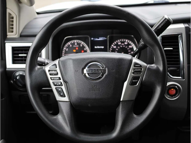 Nissan titan xd 5.6l v8 2017 automaat - afbeelding 7 van  24