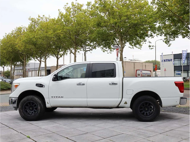 Nissan titan xd 5.6l v8 2017 automaat - afbeelding 1 van  2