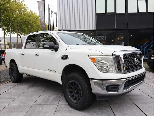 Nissan titan xd 5.6l v8 2017 automaat - afbeelding 2 van  2