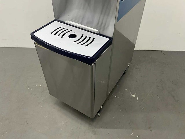 Nissei - na 3338 rapid combi - watergekoelde softijs- en milkshakemachine - afbeelding 8 van  14