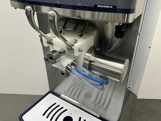 Nissei - na 3338 rapid combi - watergekoelde softijs- en milkshakemachine - afbeelding 10 van  14