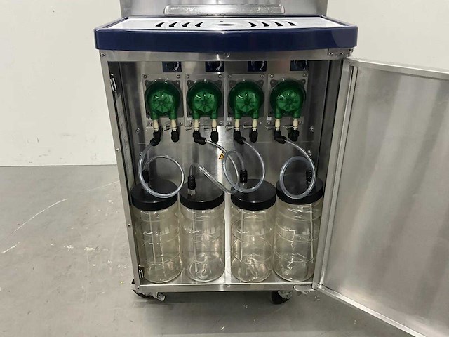 Nissei - na 3338 rapid combi - watergekoelde softijs- en milkshakemachine - afbeelding 2 van  11