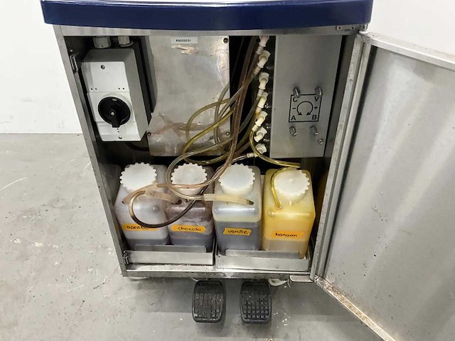 Nissei - na-3344weg - watergekoelde softijs- en milkshakemachine - afbeelding 7 van  13