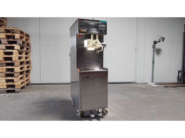 Nissei freezer - na 3331 - nissei na-3331 softijs- & milkshakemachine - afbeelding 1 van  7