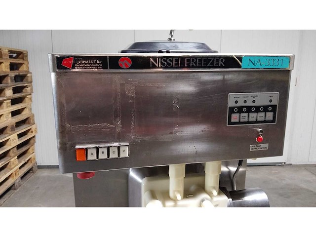 Nissei freezer - na 3331 - nissei na-3331 softijs- & milkshakemachine - afbeelding 2 van  7