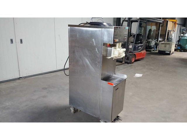 Nissei freezer - na 3331 - nissei na-3331 softijs- & milkshakemachine - afbeelding 6 van  7