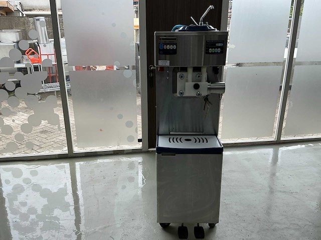 Nissei freezer na3348 giant kombi softijsmachine - afbeelding 6 van  13