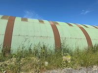 Nissenhut / staalconstructie met golfplaten - afbeelding 1 van  1