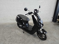 Niu - snor scooter - n1s - moped 25km uitvoering - afbeelding 1 van  2