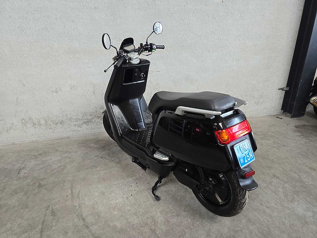Niu - snor scooter - n1s - moped 25km uitvoering - afbeelding 2 van  2