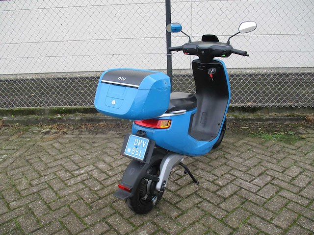 Niu - snorscooter - m1 sport - e-scooter - afbeelding 12 van  14