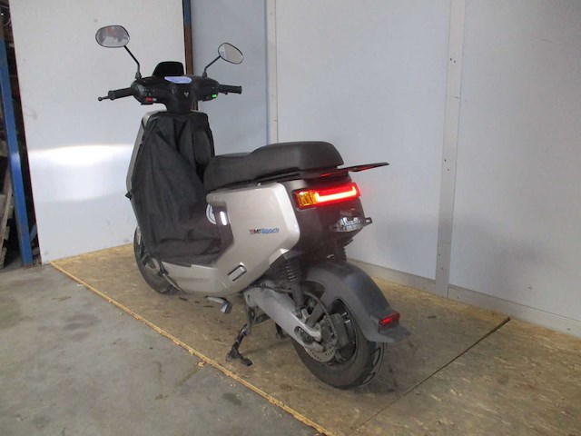Niu m+ sport - elektrische bromscooter - e-scooter - afbeelding 2 van  12
