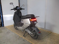 Niu m+ sport - elektrische bromscooter - e-scooter - afbeelding 2 van  12