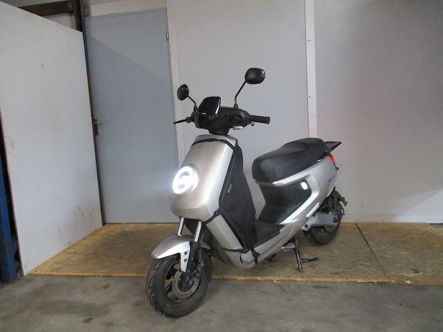 Niu m+ sport - elektrische bromscooter - e-scooter - afbeelding 5 van  12