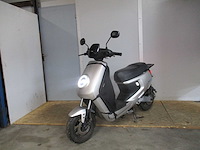 Niu m+ sport - elektrische bromscooter - e-scooter - afbeelding 5 van  12
