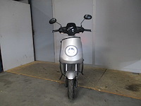 Niu m+ sport - elektrische bromscooter - e-scooter - afbeelding 6 van  12