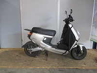Niu m+ sport - elektrische bromscooter - e-scooter - afbeelding 9 van  12
