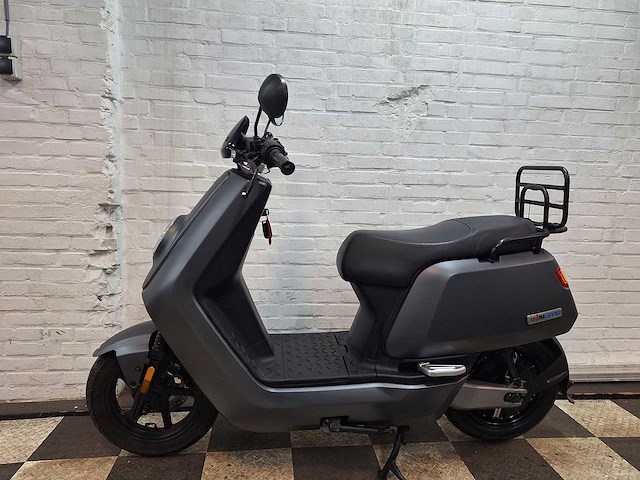 Niu n1s sport 45 km elektrische bromscooter - afbeelding 1 van  8