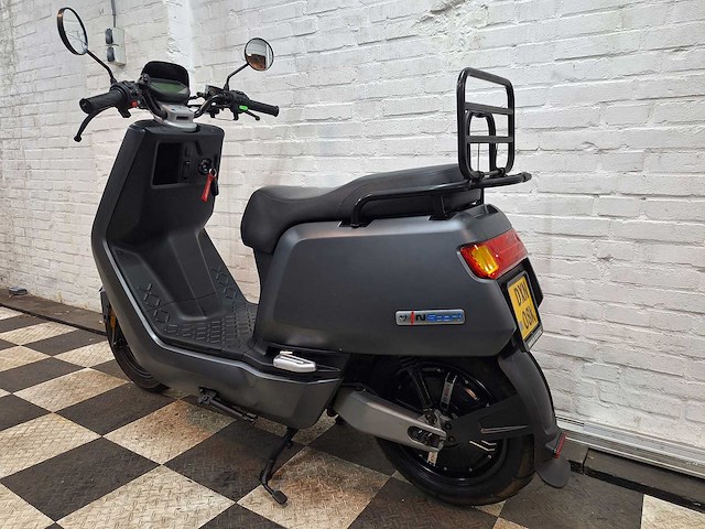 Niu n1s sport 45 km elektrische bromscooter - afbeelding 3 van  8