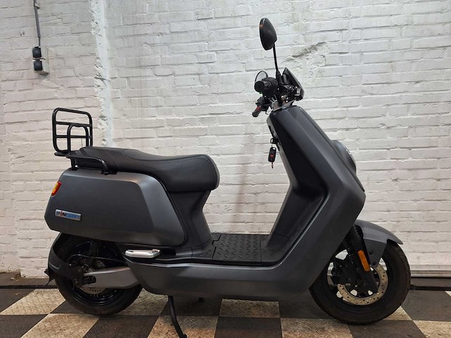 Niu n1s sport 45 km elektrische bromscooter - afbeelding 5 van  8
