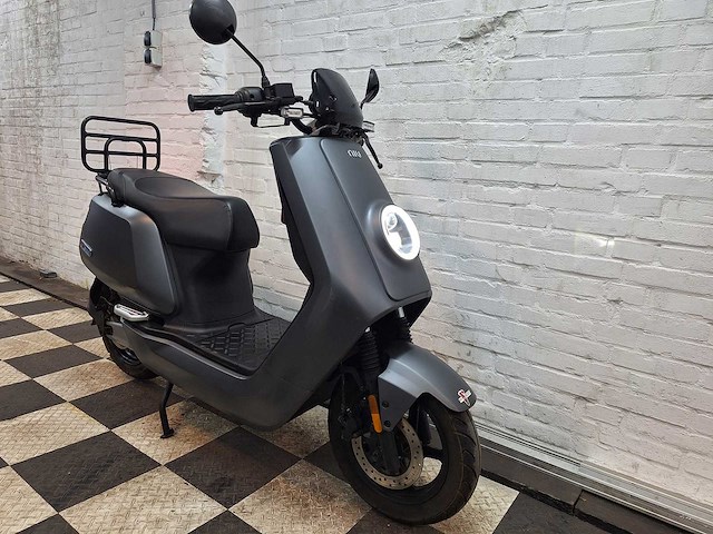 Niu n1s sport 45 km elektrische bromscooter - afbeelding 6 van  8