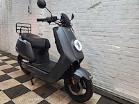 Niu n1s sport 45 km elektrische bromscooter - afbeelding 6 van  8